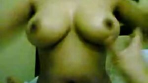 Cherry 원피스 포르노 Pimps의 섹시한 Kiara Cole과 함께 포즈를 취하는 비디오